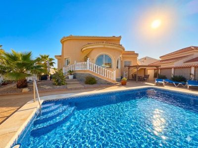 3-bedroom villa with private pool and garden on a 500 m² plot in Rojales, Alicante