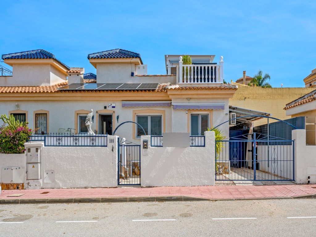 3-bedroom quad bungalow in Rojales with solarium and solar panels on the Costa Blanca