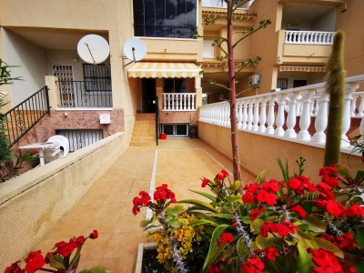 2-bedroom apartment exterior with 100 m² plot in Rojales, Alicante, priced at €149,000