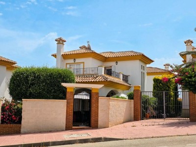 3-bedroom villa for sale in Rojales, Alicante, with solarium and balcony on a 225 m² plot