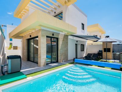 Modern detached villa for sale in Los Montesinos with private heated saltwater pool and terrace