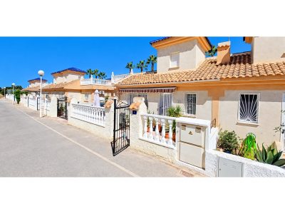 Two-bedroom townhouse for sale in Rojales with rooftop solarium and private courtyard, Costa Blanca