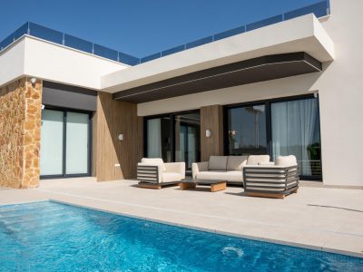Three-bedroom Mediterranean villa in Rojales with private pool and spacious terrace in Lo Marabú urbanisation