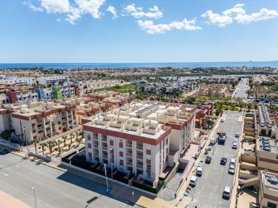 Renovated 2-bedroom apartment with terrace and communal pool in Lomas de Cabo Roig, Orihuela Costa