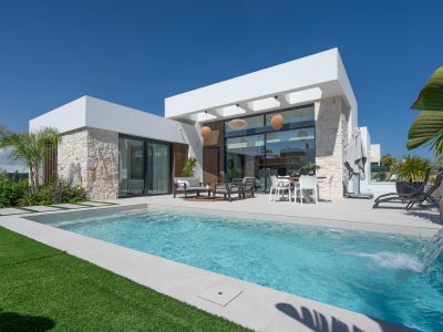 Luxury 4-bedroom villa in Rojales with private heated pool and landscaped garden near La Marquesa Golf